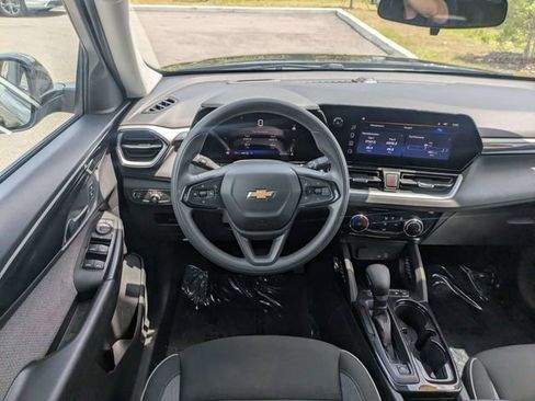 Used 2025 Chevrolet TrailBlazer LT AWD/4WD image 15