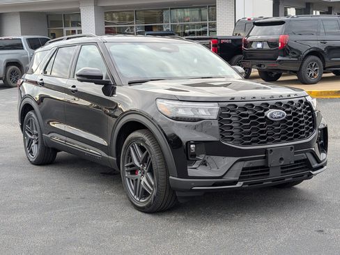 New 2026 Ford Explorer ST-Line w/ ST-Line Street Pack image 4