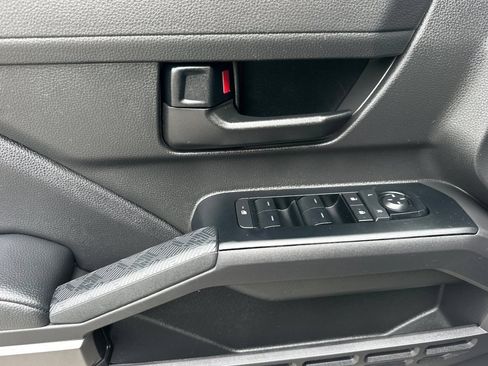 Used 2025 Toyota Tacoma SR5 AWD/4WD image 11
