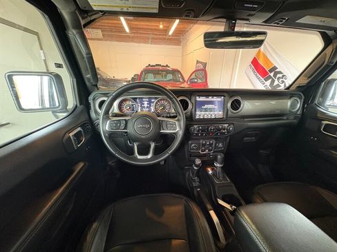 Used 2018 Jeep Wrangler Unlimited Sahara AWD/4WD image 14