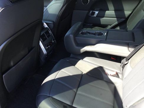Used 2019 Land Rover Range Rover Sport HST image 19