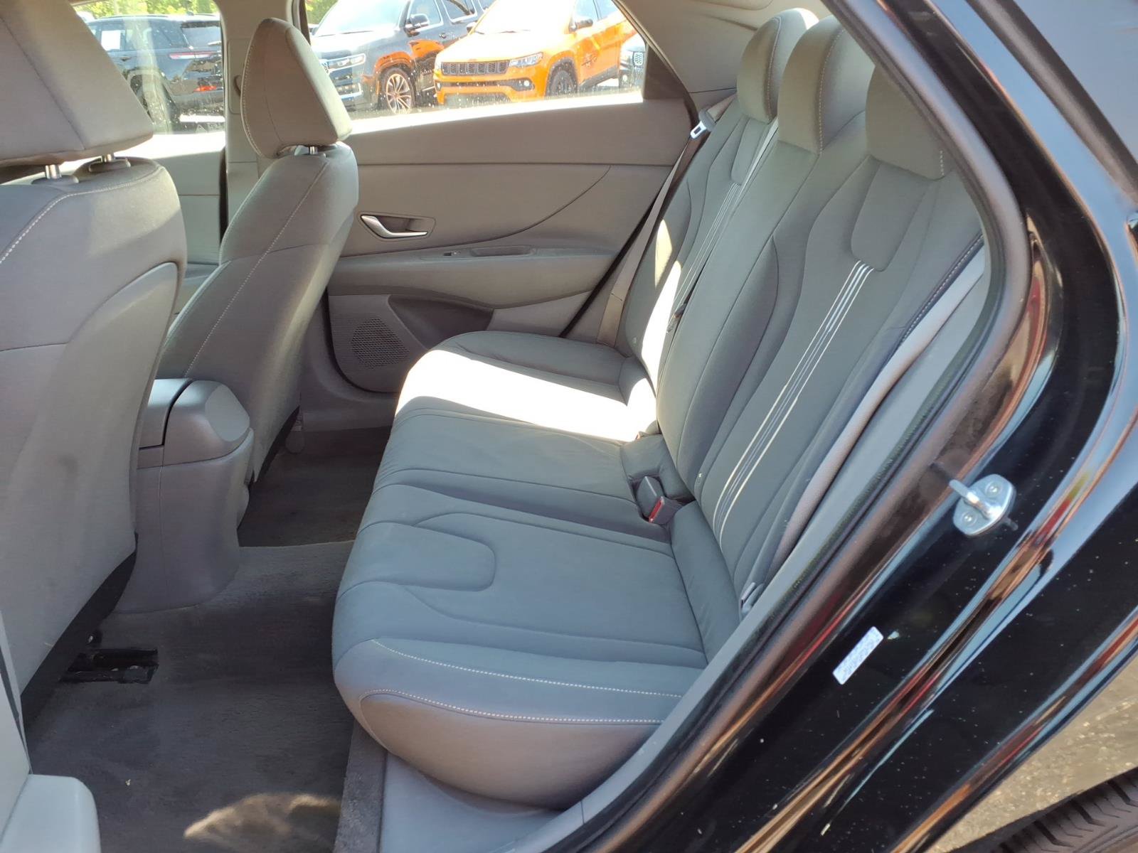 Used 2023 Hyundai Elantra SEL w/ Cargo Package FWD image 29
