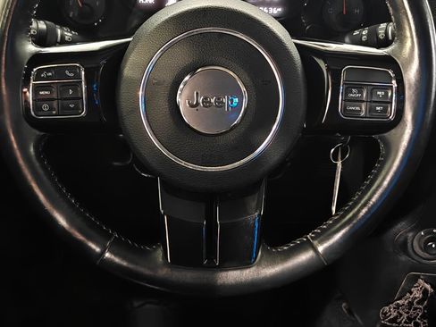 Used 2016 Jeep Wrangler Unlimited Sahara AWD/4WD image 5