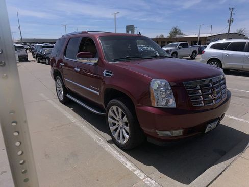 Used 2009 Cadillac Escalade AWD image 3