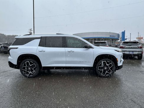 New 2026 Chevrolet Traverse High Country w/ LPO, Floor Liner Package image 2