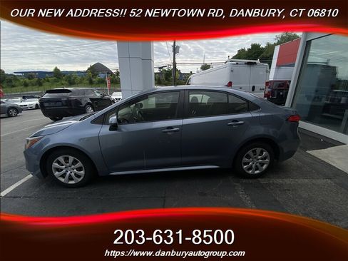 Used 2020 Toyota Corolla LE FWD image 2