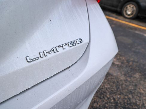 Used 2021 Toyota Avalon Limited image 11