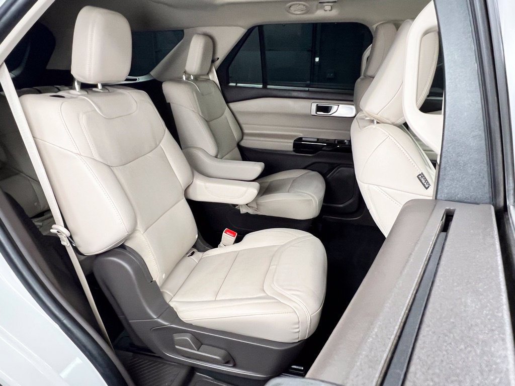 Used 2023 Ford Explorer Platinum w/ Technology Package AWD/4WD image 18