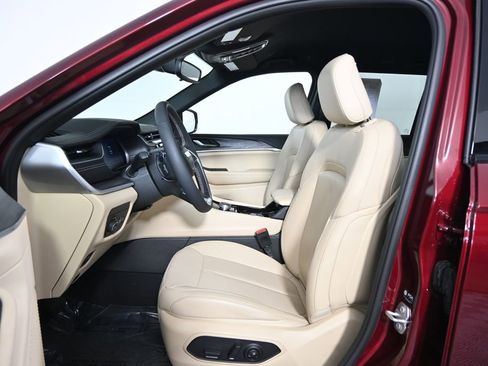 Used 2023 Jeep Grand Cherokee Limited image 21