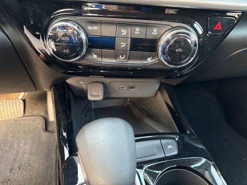 Certified 2024 Chevrolet Trax LT w/ Sunroof Package image 18