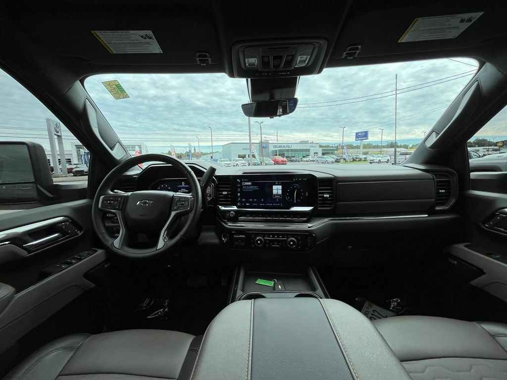 Used 2025 Chevrolet Silverado 2500 ZR2 AWD/4WD image 17