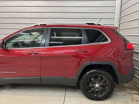 Used 2015 Jeep Cherokee Latitude AWD/4WD image 5