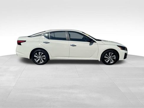 Certified 2025 Nissan Altima 2.5 S image 9