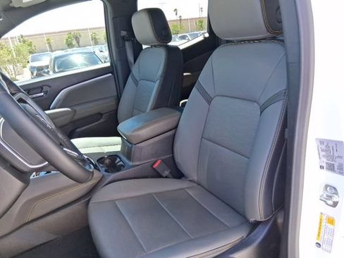Used 2026 Chevrolet Colorado ZR2 w/ Technology Package AWD/4WD image 14