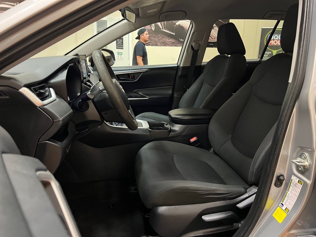 Used 2019 Toyota RAV4 LE FWD image 15