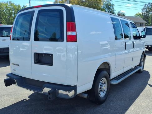 Used 2025 Chevrolet Express 2500 w/ Driver Convenience Package RWD image 3