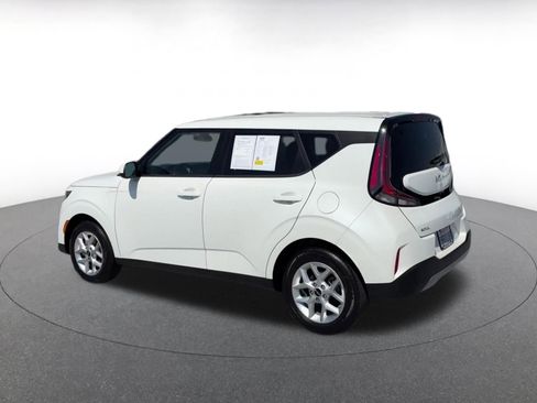 Used 2025 Kia Soul LX w/ LX Technology Package FWD image 10