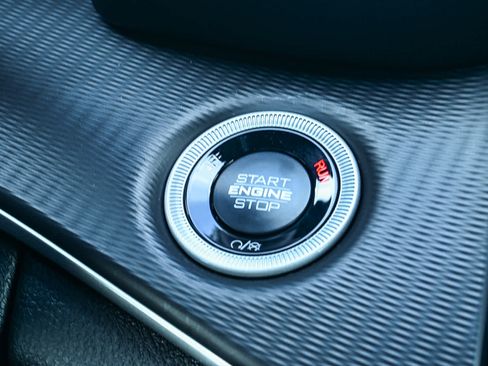 New 2025 Jeep Grand Cherokee Altitude image 19