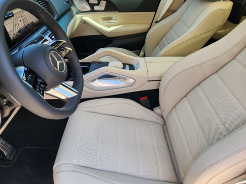 New 2026 Mercedes-Benz GLS 580 4MATIC image 14