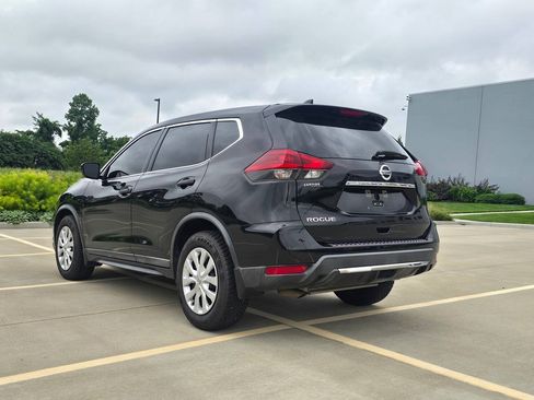 Used 2018 Nissan Rogue S FWD image 9