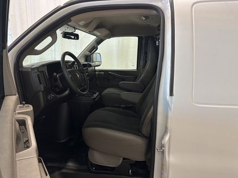 Used 2022 Chevrolet Express 2500 w/ Driver Convenience Package image 6