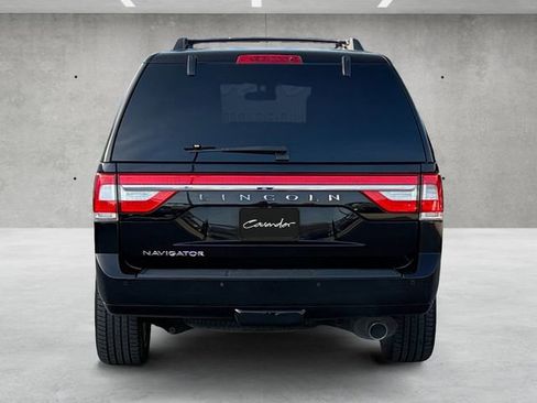 Used 2017 Lincoln Navigator Select image 15
