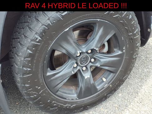 Used 2019 Toyota RAV4 LE w/ Carpet Mat Package AWD/4WD image 7