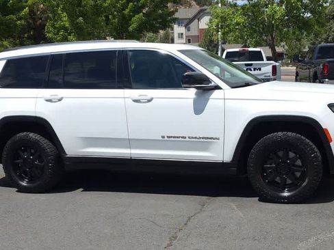 Used 2021 Jeep Grand Cherokee L Limited AWD/4WD image 2