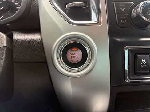 Used 2021 Nissan Titan SV w/ SV Convenience Package RWD image 22