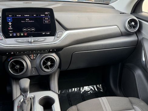 Used 2025 Chevrolet Blazer LT image 36