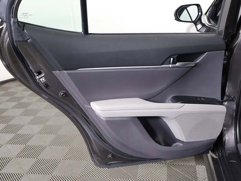 Used 2018 Toyota Camry SE image 21