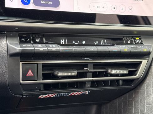 Used 2025 Toyota Camry XLE image 23