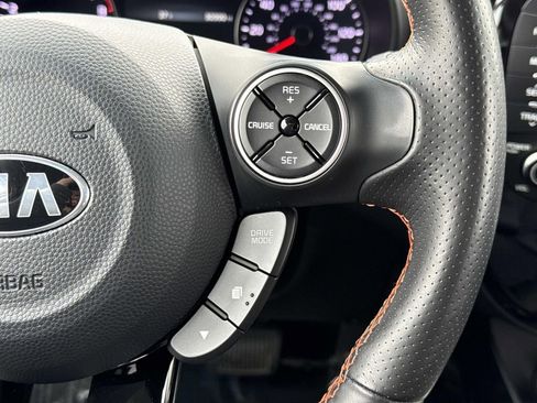 Used 2017 Kia Soul ! FWD image 9