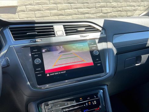 Certified 2023 Volkswagen Tiguan SE FWD image 21