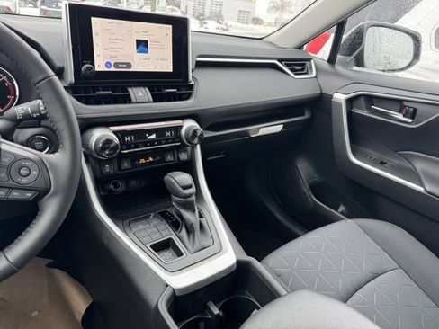 Used 2025 Toyota RAV4 XLE image 18