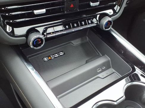 New 2026 Chevrolet Suburban High Country image 22