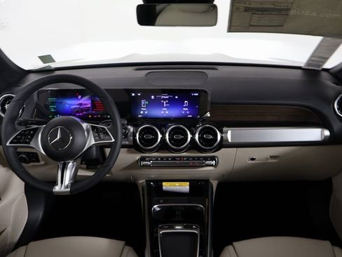 New 2026 Mercedes-Benz GLB 250 image 4