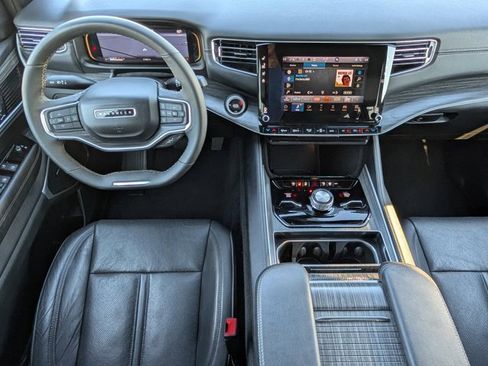 Used 2024 Jeep Wagoneer Series III image 6