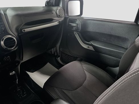 Used 2014 Jeep Wrangler Unlimited Sahara w/ Dual Top Group image 20