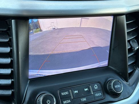 Used 2018 GMC Acadia SLT image 28