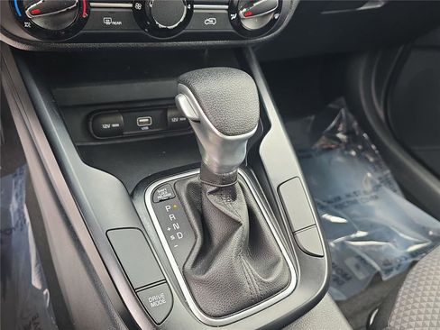 Used 2022 Kia Soul LX image 18