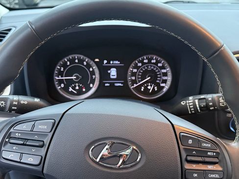 Used 2020 Hyundai Venue image 38