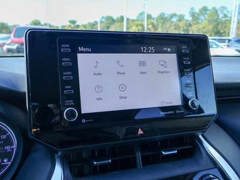 Used 2021 Toyota Venza Limited image 3