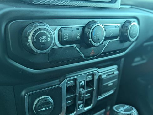 Used 2019 Jeep Wrangler Unlimited Sport S AWD/4WD image 19