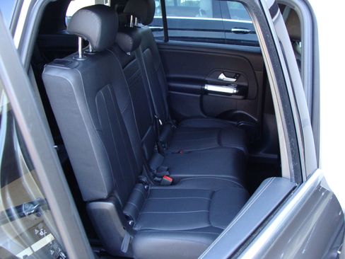 Used 2020 Mercedes-Benz GLB 250 4MATIC w/ Premium Package image 11