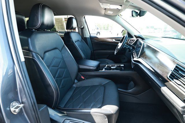 Used 2025 Volkswagen Atlas SE FWD image 25