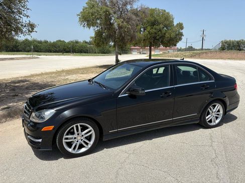 Used 2014 Mercedes-Benz C 250 Sedan image 2