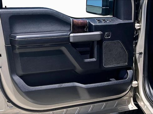 Used 2017 Ford F150 Platinum RWD image 21