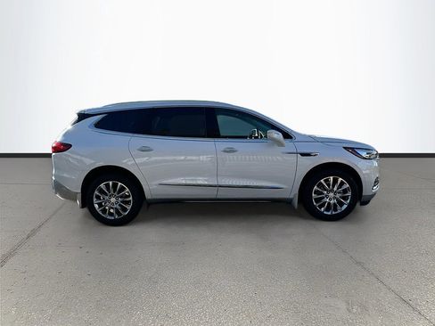 Used 2020 Buick Enclave Premium w/ Sun and Sites Package image 8