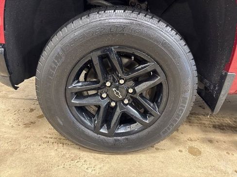 Used 2019 Chevrolet Silverado 1500 Custom Trail Boss w/ Custom Convenience Package AWD/4WD image 10